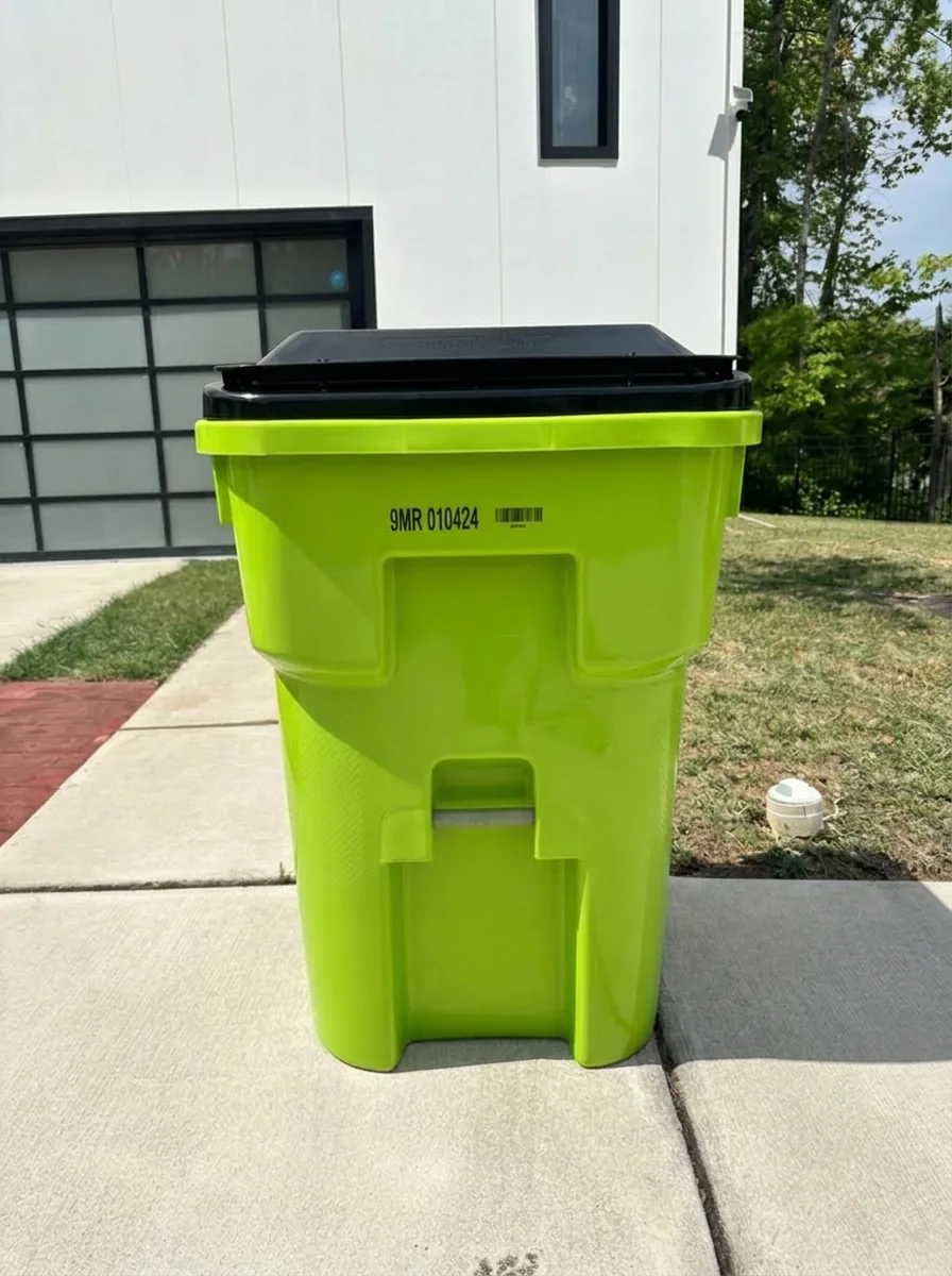 Sparkling clean recycle bin after service